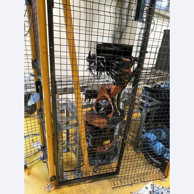 Goed onderhouden bewerkingscentra en robots bij een toeleverancier voor de auto-industrie-3
